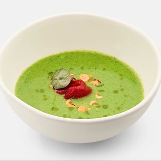 Supă cremă de broccoli și urzică cu ardei copt