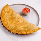 Cheburek cu umplutură de carne şi adjică