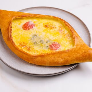 Khachapuri cu 4 tipuri de cașcaval