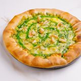Khachapuri cu creveți și cascaval
