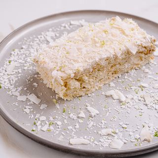 Napoleon cu fulgi de cocos