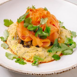 Obraji de vită cu polentă cremoasă de porumb