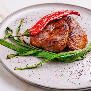 Ceafă de porc pe gril