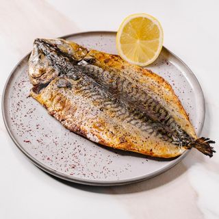 Carcasă de macrou la grătar 