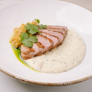 Piept de rață la cuptor cu sos de kaki 