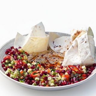 Hummus cu tkemali și tartar de legume revigorant