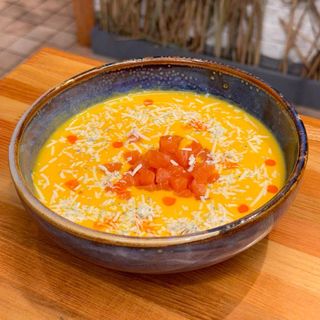 Supă cremoasă de dovleac cu somon afumat