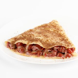 Блин со сгущенным молоком и вишней/ Clătită cu Lapte Condensat și Vișină