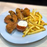 Meniu Nuggets cu cartofi pai