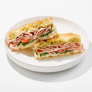 Focaccia cu mortadella și cremă de fistic