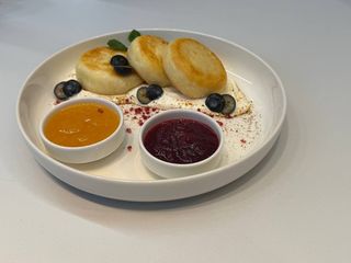 papanaşi cu smântână şi gem