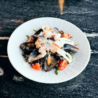Salata cocktail fructe de mare