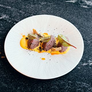 Tartar din vita cu sos olandez si anghinare gril