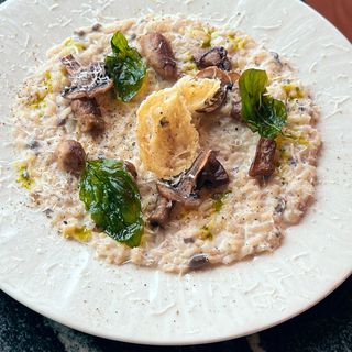Risotto cu ciuperci și crispy parmesan