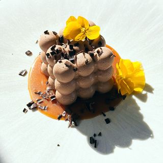 Mousse din ciocolată și caramel sărat