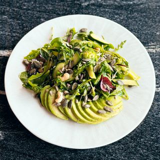 Salată verde cu boabe edamame