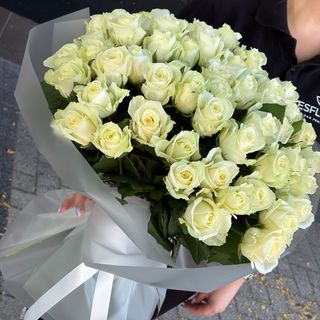 51 trandafiri albi 60 cm