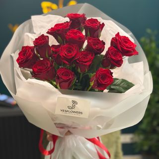 15 Trandafiri roșii