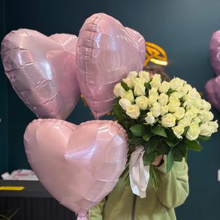 51 trandafiri albi (40-50 cm) cu 3 inimi