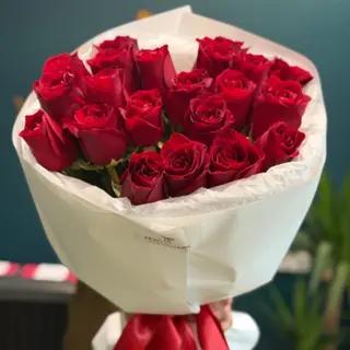 21 trandafiri rosii olandezi 60 cm