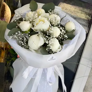9 bujori albi