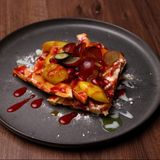 Vafe belgiene cu banană caramelizată și ciocolată