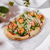 Pinsa Gamberi e Rucola