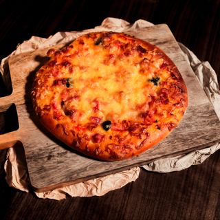 Pizza cu salam asortiment