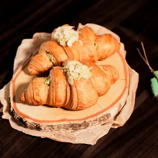 Croissant cu fistic