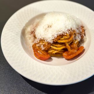 Spaghetti in sos pomodoro și roșii cherry