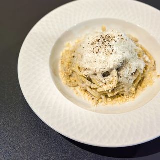Spaghetti cacio e pepe cu gorgonzola si trufa (picant)