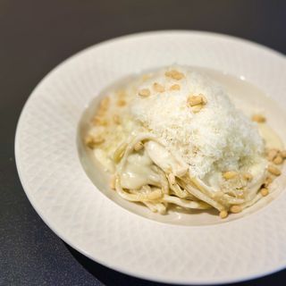 2 porții de paste 4 formagi + Vin Cadou la alegere