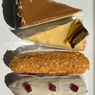 Set cheesecake & eclair 