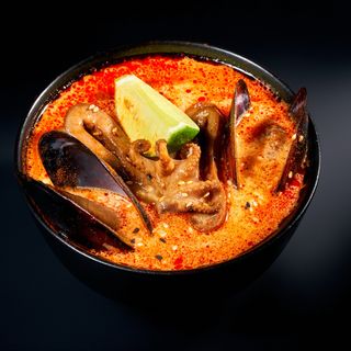 Tom yum cu fructe de mare 