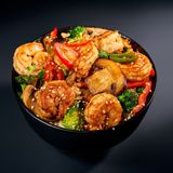 Wok orez cu creveți 