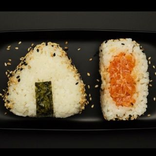 Onigiri cu somon