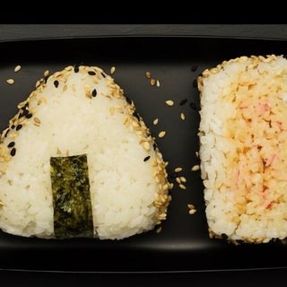 Onigiri cu crab de zăpadă