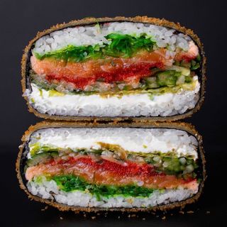 Sushi burger cu somon