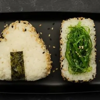 Onigiri cu chukka