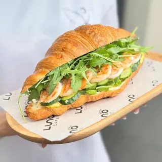 Croissant cu creveti