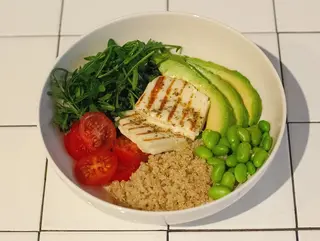 Bol cu Halloumi