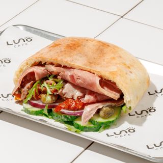 Pita cu roast beef