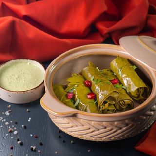 Dolma cu sos de iaurt