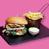 Burger cu creveți și chiftea de vită