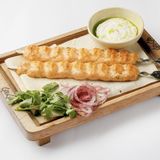 Kebab lyulya din creveți și somon