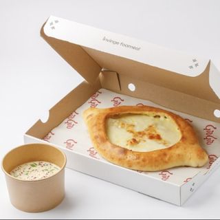 Khachapuri adjarian-cu fructe de mare