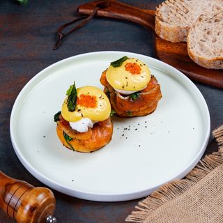 Ouă Benedict cu somon