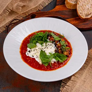 Shakshuka cu ouă poșate și vinete prăjite