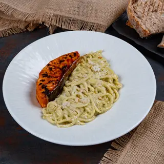 Paste Pesto cu somon și semințe de pin
