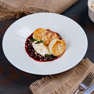 Brânzoaice cu sos de vișine și cremă de mascarpone